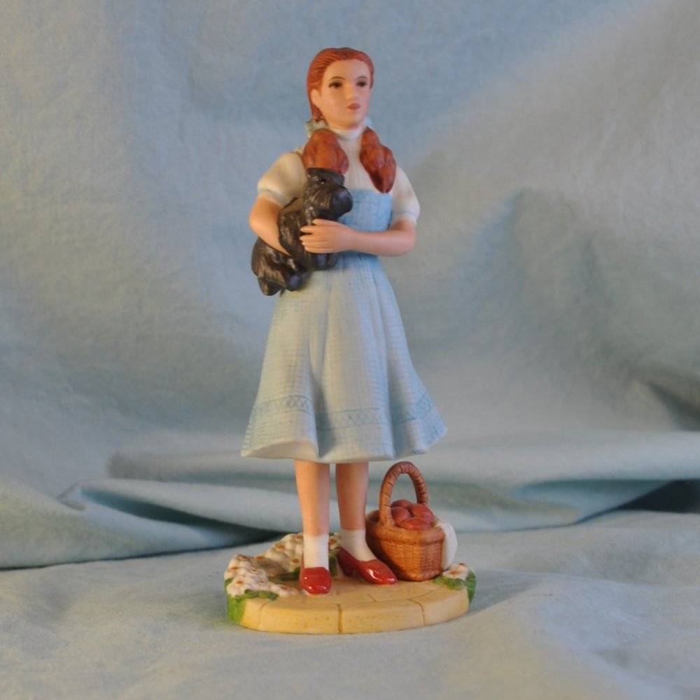 vintage 1985 Avon Dorothy figurine wizard of Oz (w1044)